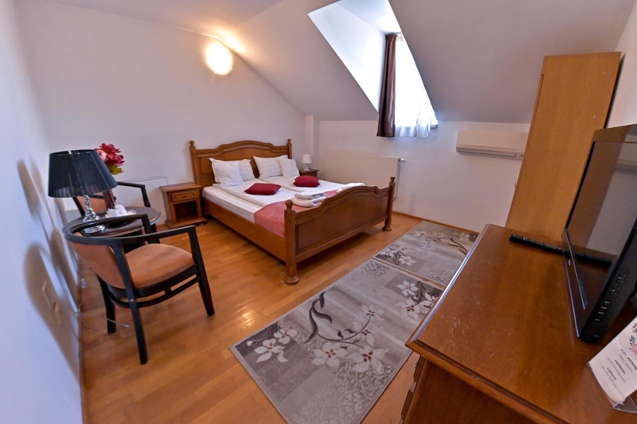 Pension Happy Day - Motorcycle Friendly Sibiu Extérieur photo