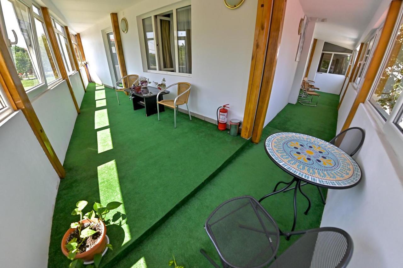 Pension Happy Day - Motorcycle Friendly Sibiu Extérieur photo