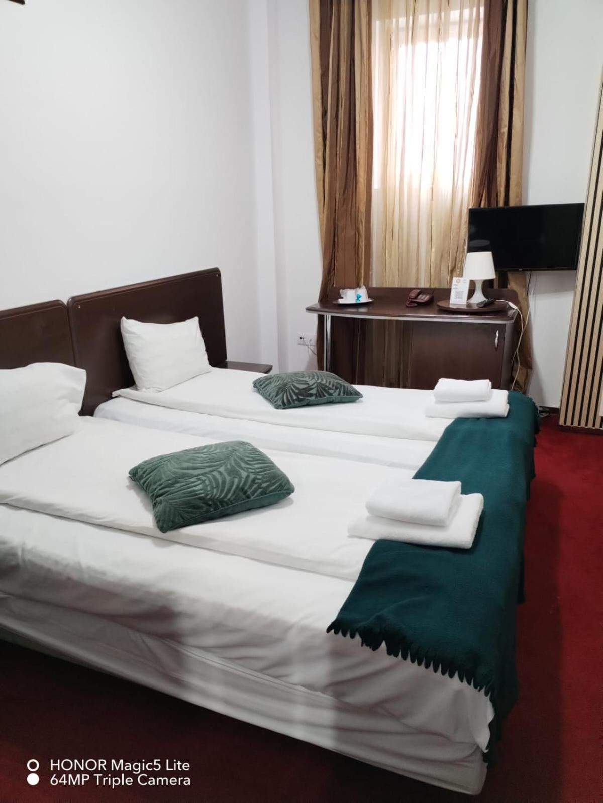 Pension Happy Day - Motorcycle Friendly Sibiu Extérieur photo