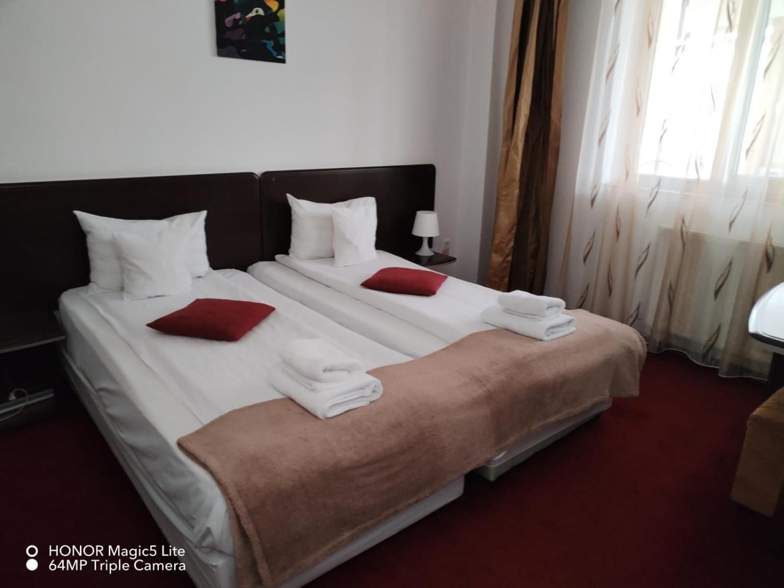 Pension Happy Day - Motorcycle Friendly Sibiu Extérieur photo