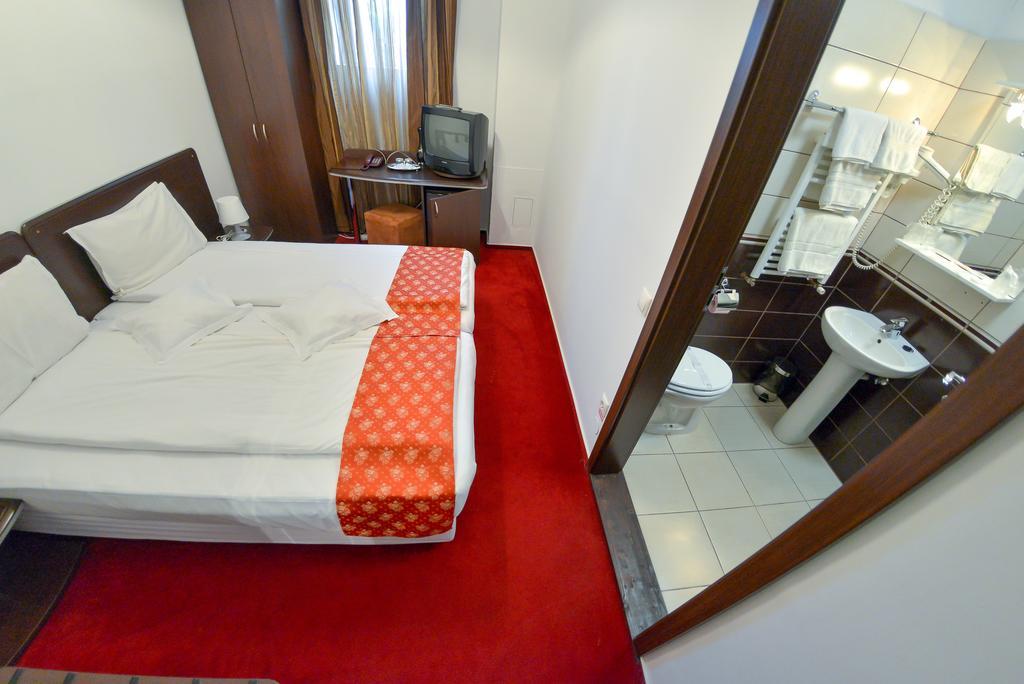 Pension Happy Day - Motorcycle Friendly Sibiu Extérieur photo